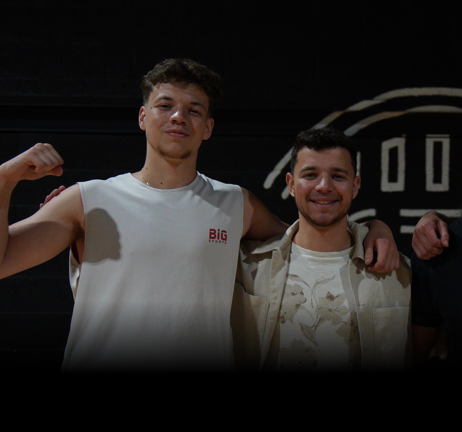 Samuel et William Ezelin aujourd'hui, dans un gymnase
